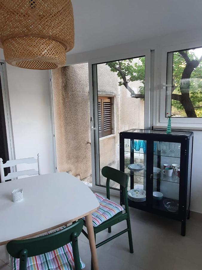 Holiday Home Dora Splitska Esterno foto