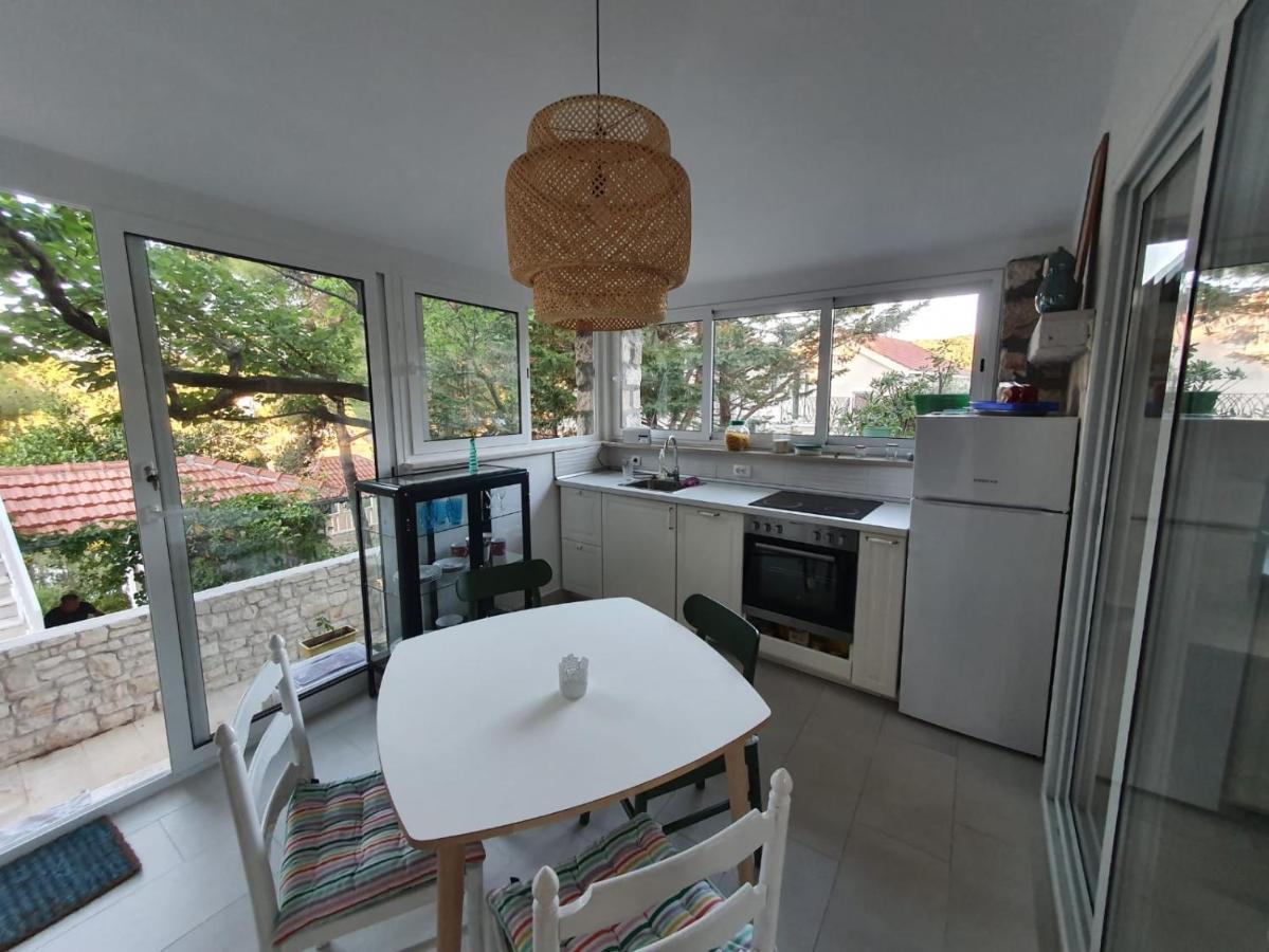 Holiday Home Dora Splitska Esterno foto