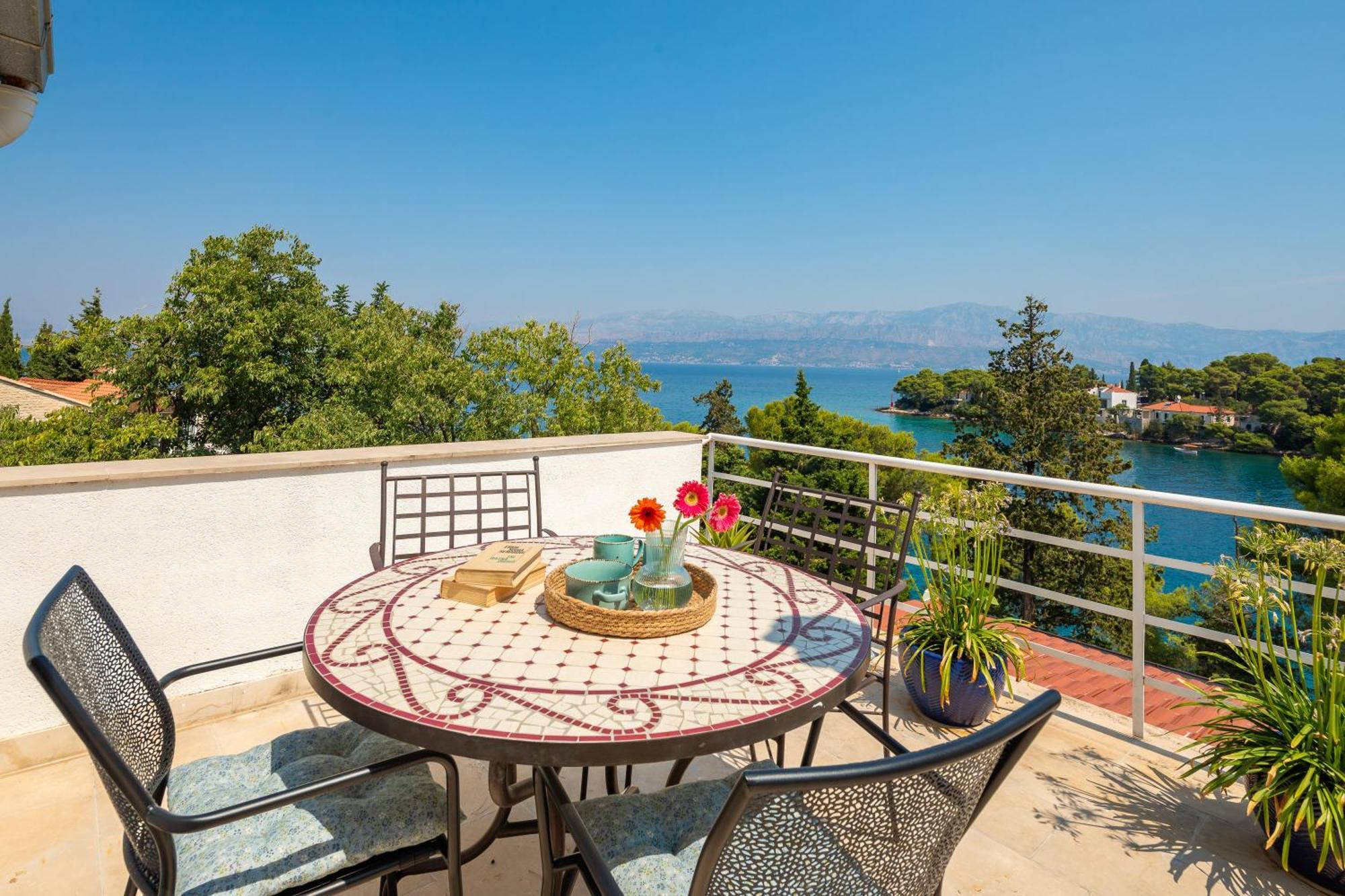 Holiday Home Dora Splitska Esterno foto